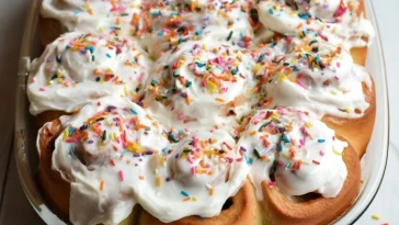 Roulés À La Cannelle De Gâteau DAnniversaire - 1