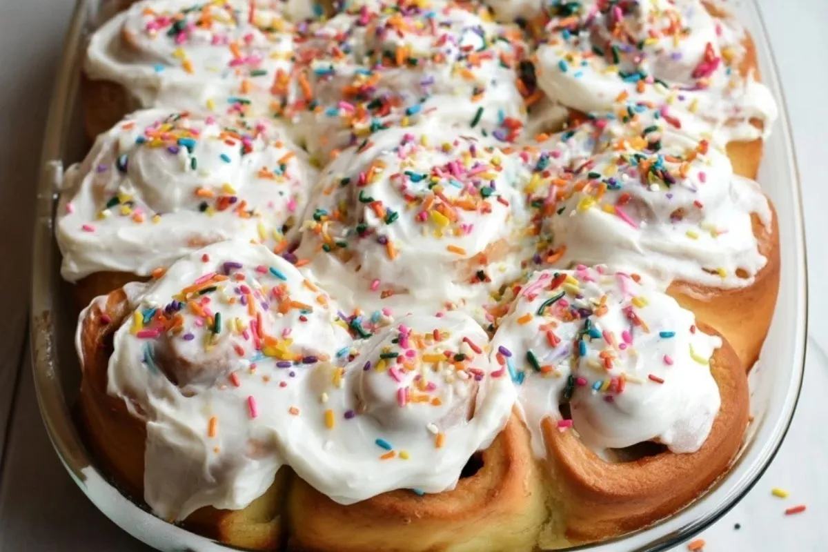 Roulés À La Cannelle De Gâteau DAnniversaire - 1