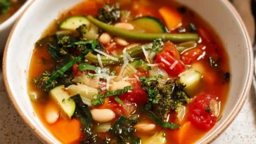 Soupe Minestrone Légère et Saine - 1
