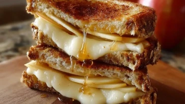 Croque Au Gouda Fumé Et Pomme