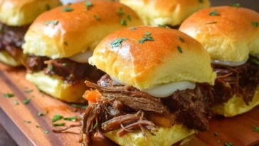 Mini Sandwichs De Rôti De Boeuf À La Mijoteuse