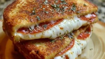 Sandwichs Au Fromage Grillé À La Pizza