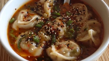 Soupe Épicée Aux Raviolis