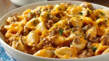 Pâtes À La Viande Avec Sauce Fromagère